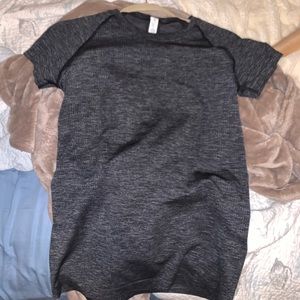 Lululemon tshirt